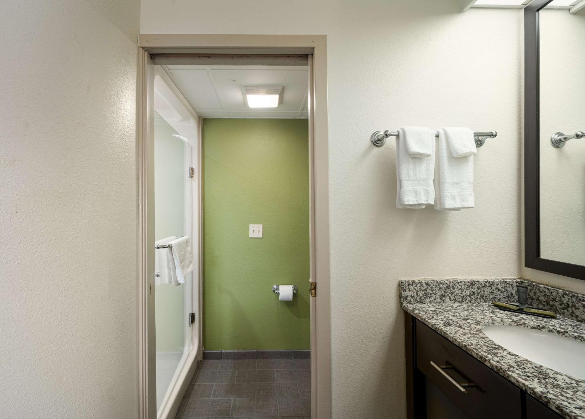 Surestay By Western Flowertown Hotel