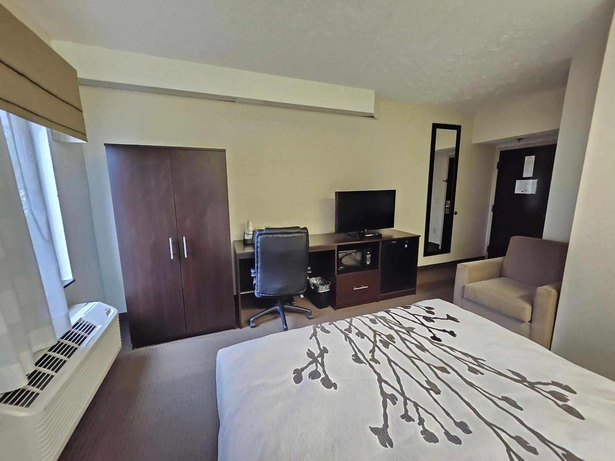 Surestay By Western Flowertown Hotel
