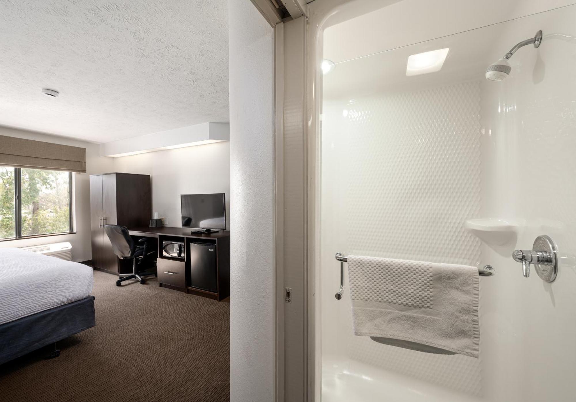 Hotel Surestay By Western Flowertown 2*