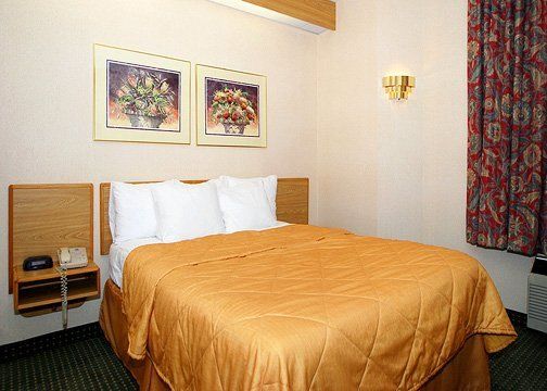 Surestay By Western Flowertown Summerville