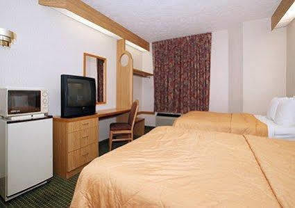 Surestay By Western Flowertown Hotel